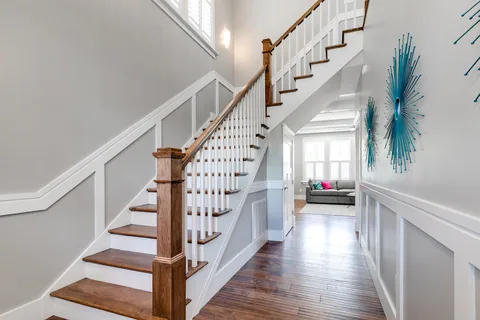 Interior-Entry